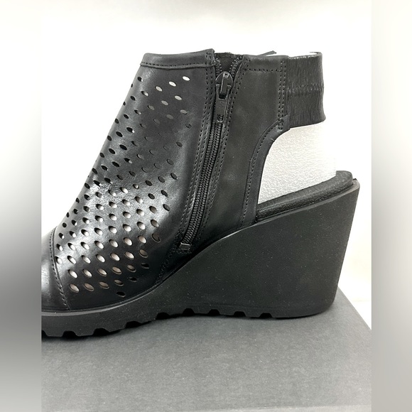 ECCO- FREJA OPEN TOE HOODED WEDGE LEATHER SANDAL BLACK EU SIZE 41 , US 1… - Picture 5 of 8
